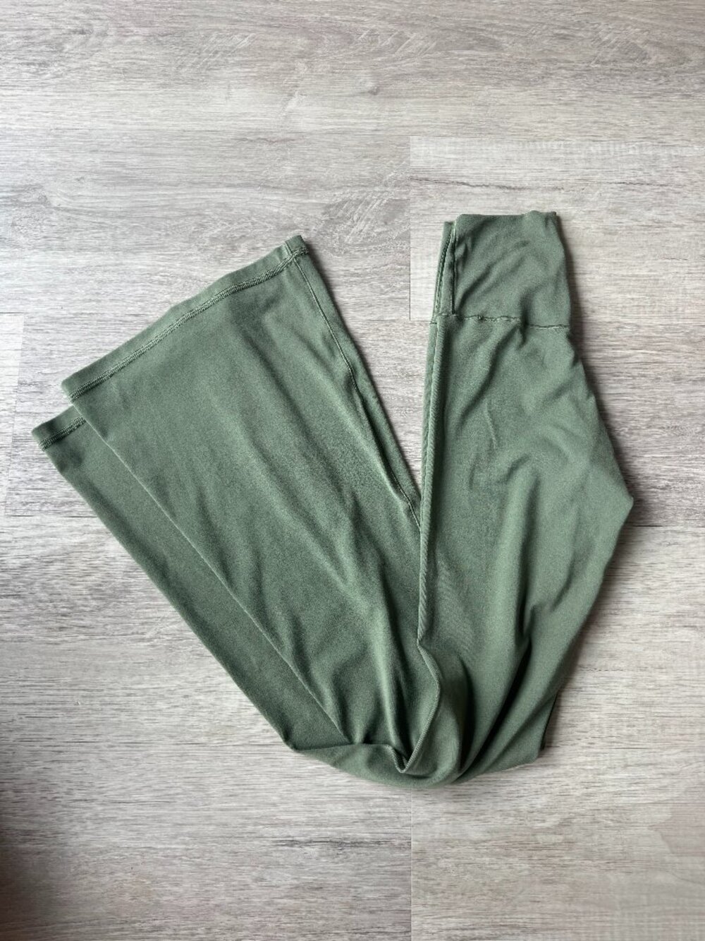 Aerie OFFLINE Flare Leggings Sage Green XS Short Inseam High Waisted Yoga Pants - Picture 5 of 7